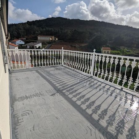 Vivienda Turistica Vacacional Maricarmen Hotel Arou Bagian luar foto