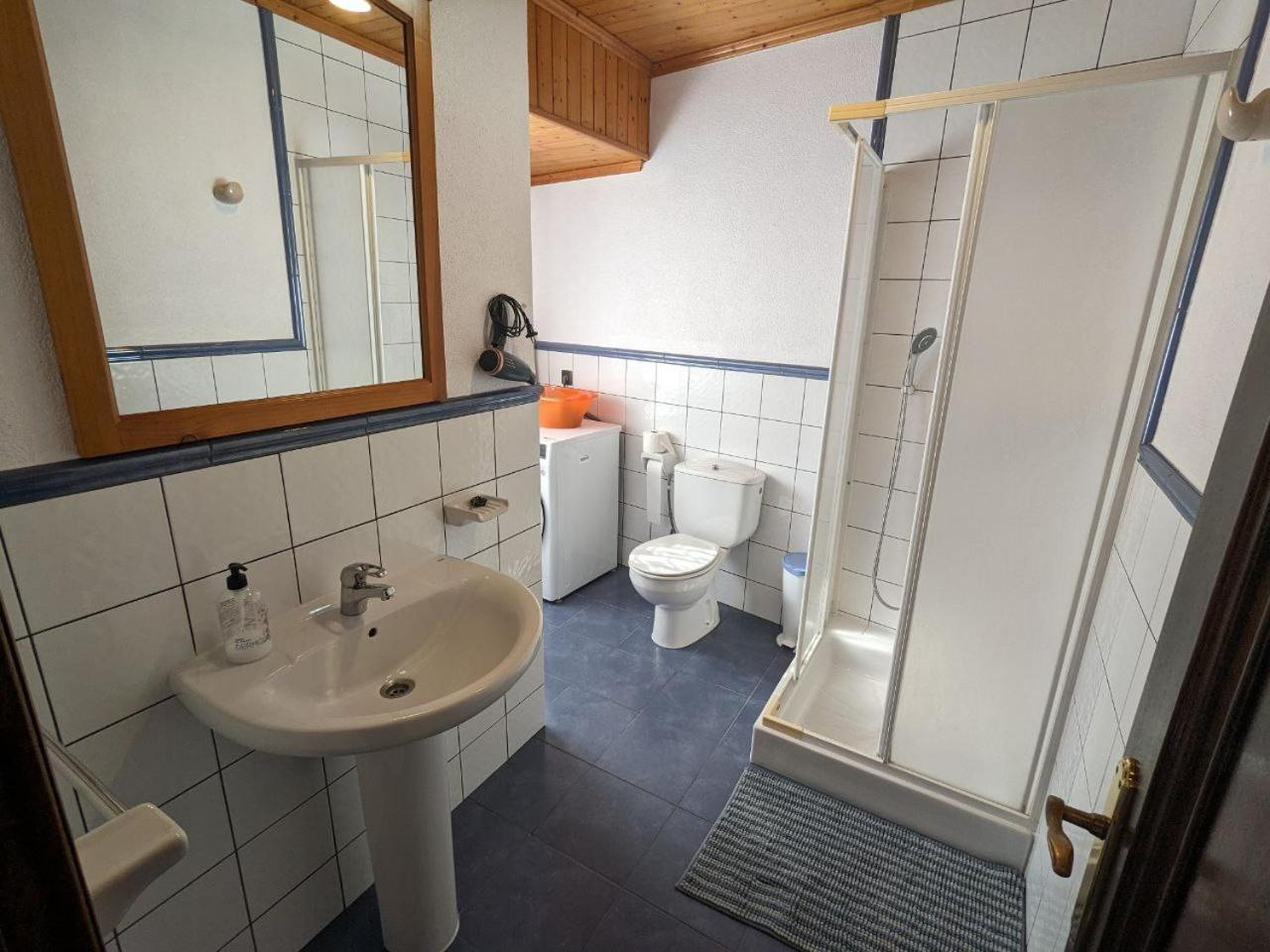 Vivienda Turistica Vacacional Maricarmen Hotel Arou Bagian luar foto