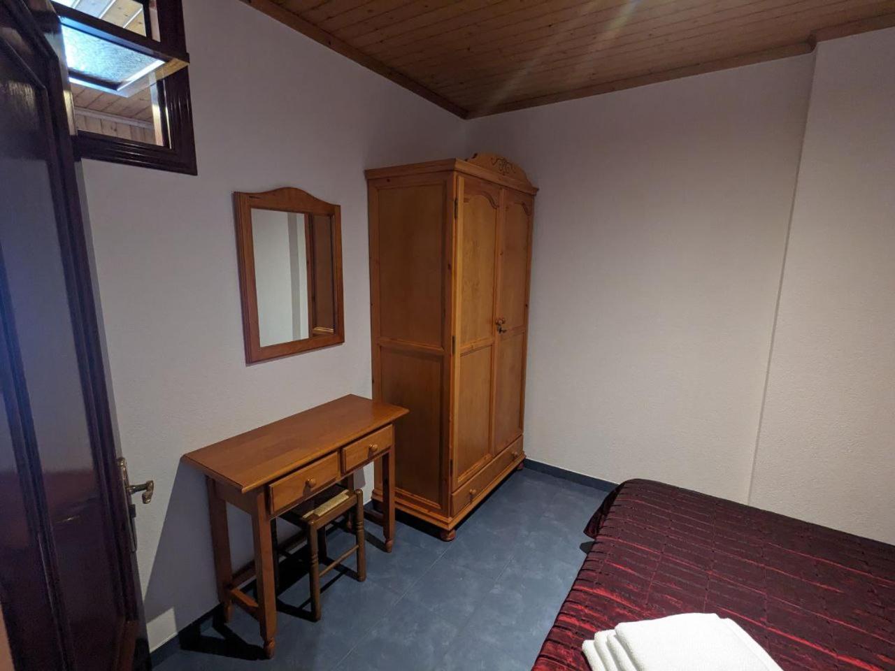 Vivienda Turistica Vacacional Maricarmen Hotel Arou Bagian luar foto