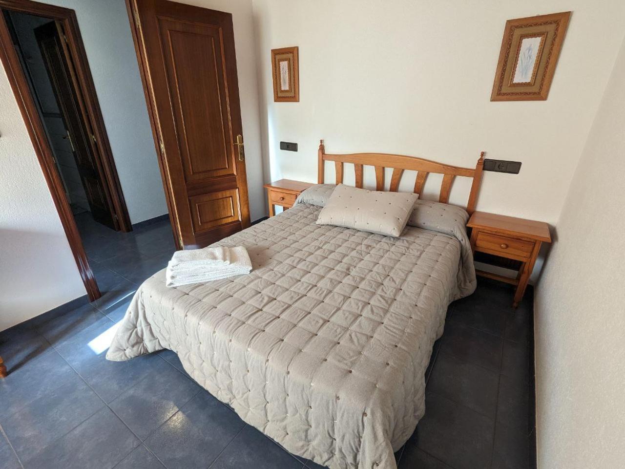 Vivienda Turistica Vacacional Maricarmen Hotel Arou Bagian luar foto