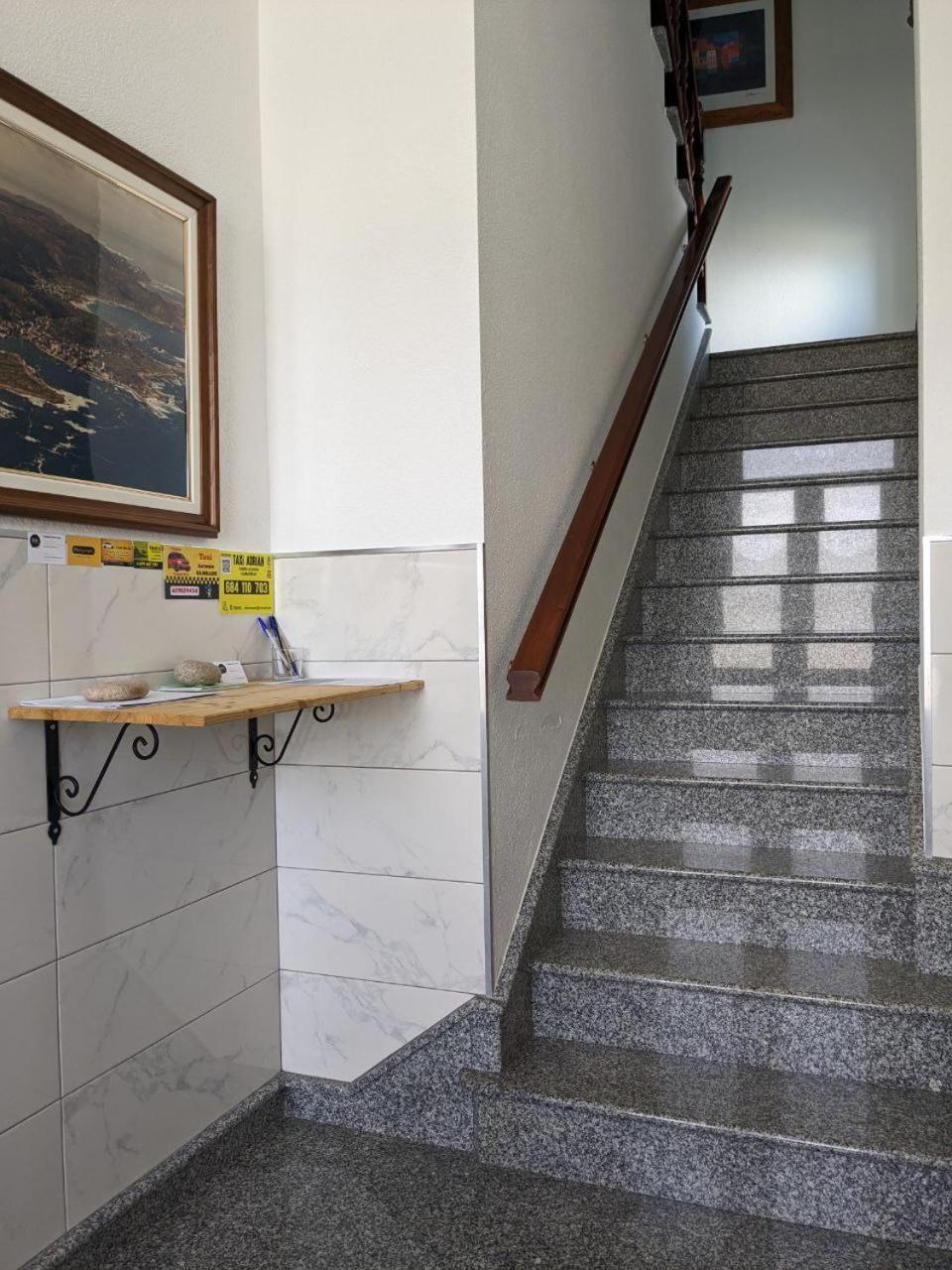 Vivienda Turistica Vacacional Maricarmen Hotel Arou Bagian luar foto